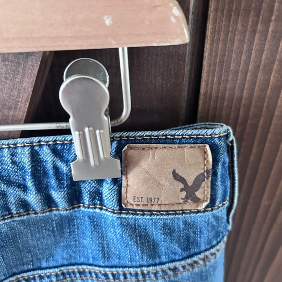 American Eagle Outfitters Women's Ripped Blue Boyfriend Jeans - Picture 5 of 5